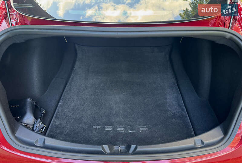 Седан Tesla Model 3 2019 в Києві
