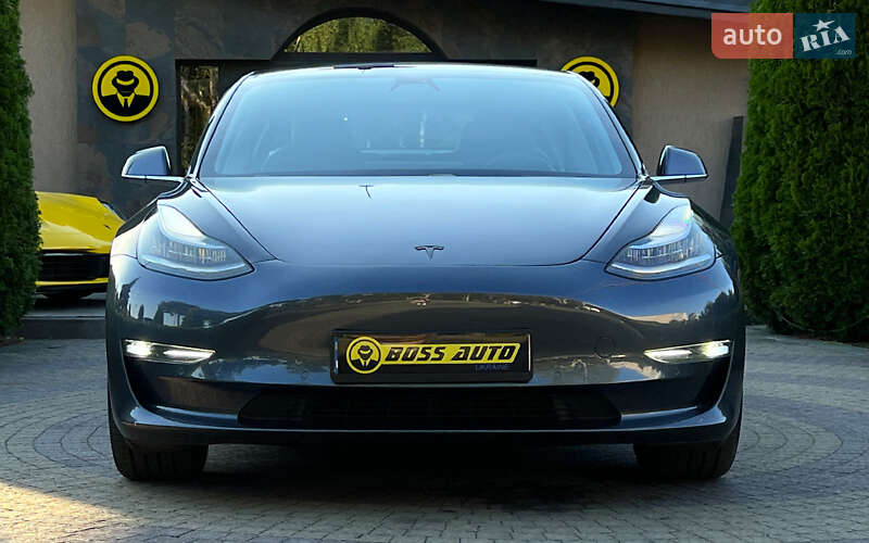 Седан Tesla Model 3 2019 в Львові