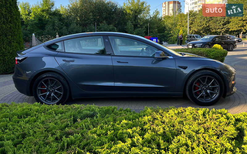 Седан Tesla Model 3 2019 в Львові