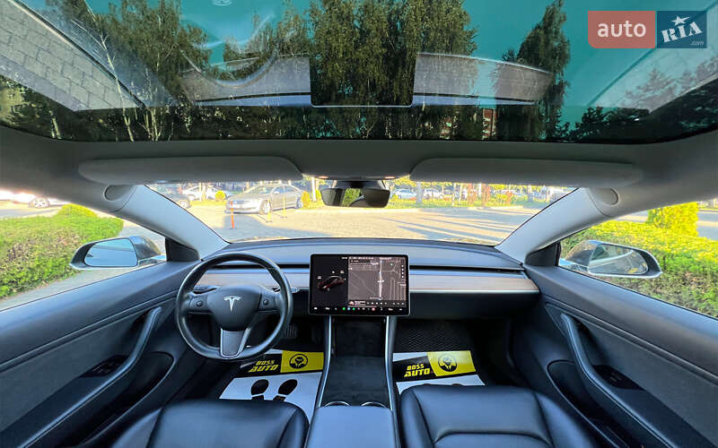 Седан Tesla Model 3 2019 в Львові