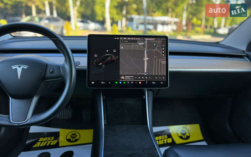Седан Tesla Model 3 2019 в Львові