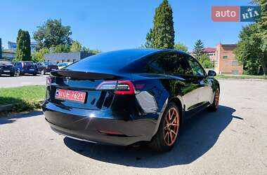 Седан Tesla Model 3 2021 в 