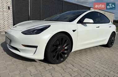 Седан Tesla Model 3 2022 в 