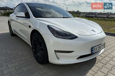Седан Tesla Model 3 2022 в 