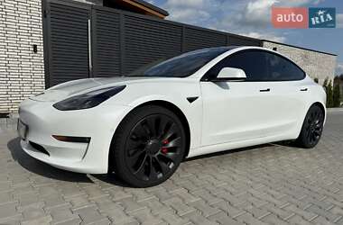 Седан Tesla Model 3 2022 в 