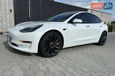 Седан Tesla Model 3 2022 в 