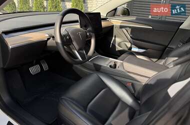 Седан Tesla Model 3 2022 в 