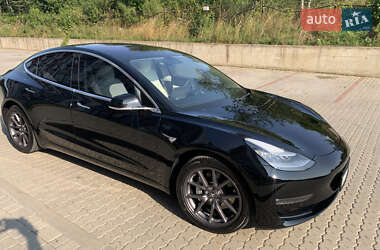 Седан Tesla Model 3 2018 в Івано-Франківську