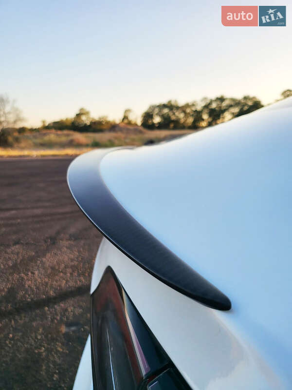 Седан Tesla Model 3 2019 в Одессе