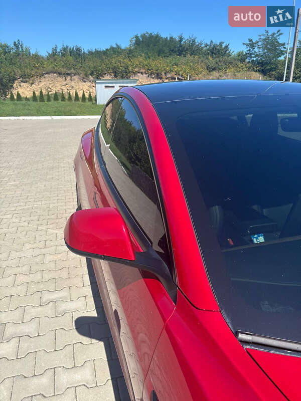 Седан Tesla Model 3 2022 в Виннице
