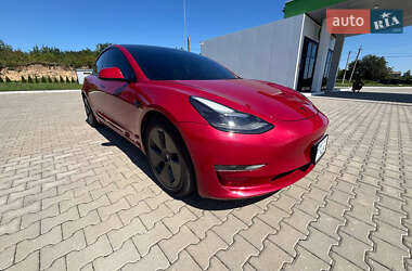 Седан Tesla Model 3 2022 в 