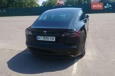 Седан Tesla Model 3 2022 в 