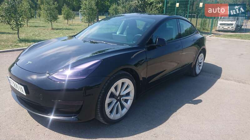 Седан Tesla Model 3 2022 в 