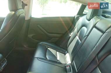 Седан Tesla Model 3 2022 в 