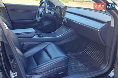 Седан Tesla Model 3 2019 в 