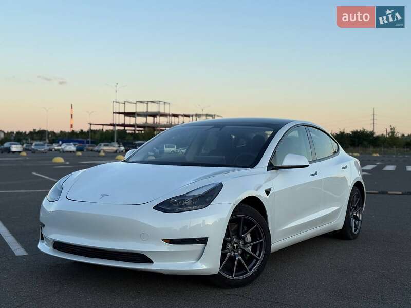 Tesla Model 3 2022