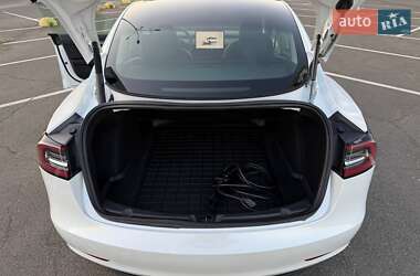 Седан Tesla Model 3 2022 в 