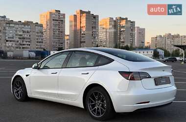 Седан Tesla Model 3 2022 в 