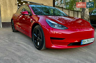Седан Tesla Model 3 2021 в 
