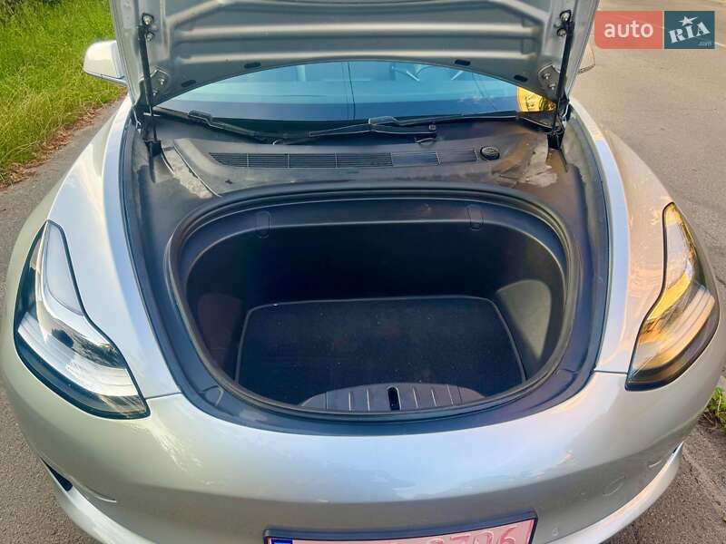 Седан Tesla Model 3 2018 в Киеве