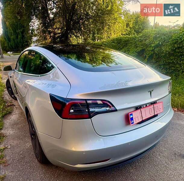Седан Tesla Model 3 2018 в Киеве