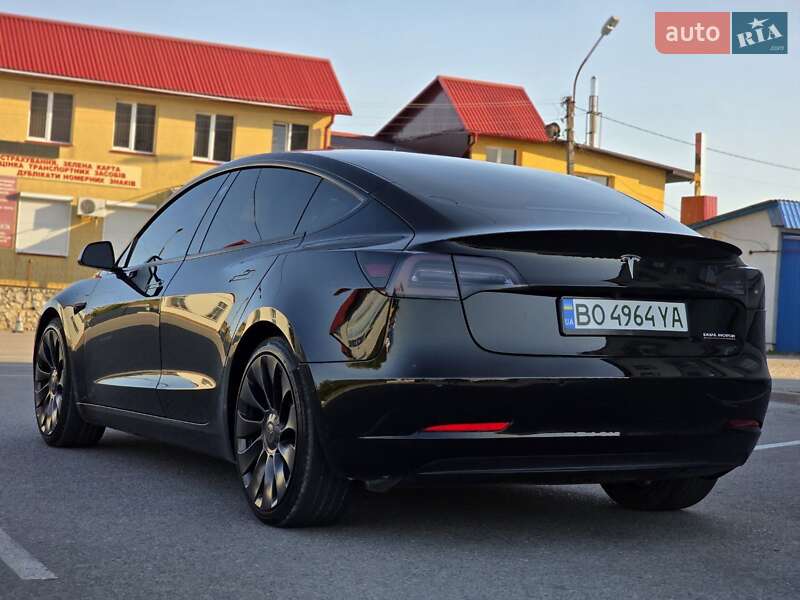 Седан Tesla Model 3 2022 в Тернополі