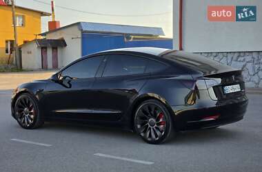 Седан Tesla Model 3 2022 в 