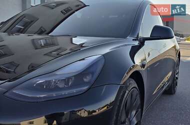 Седан Tesla Model 3 2022 в 