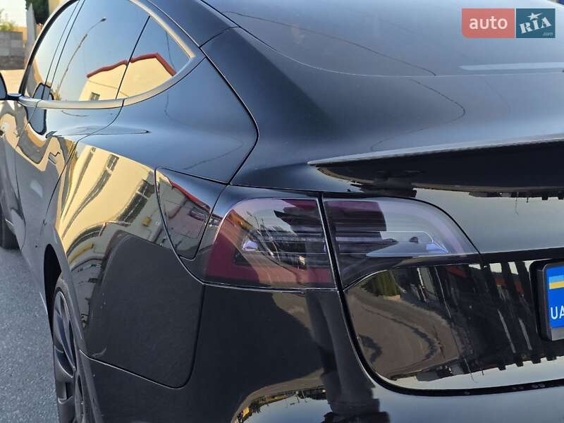 Седан Tesla Model 3 2022 в Тернополі