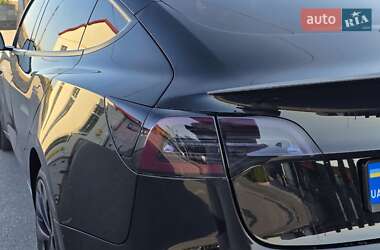 Седан Tesla Model 3 2022 в 