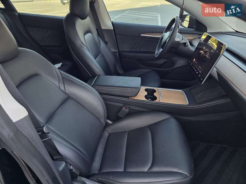 Седан Tesla Model 3 2022 в Тернополі