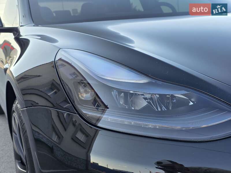 Седан Tesla Model 3 2022 в Тернополі