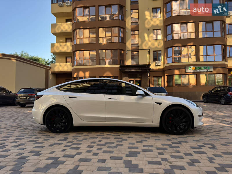 Седан Tesla Model 3 2022 в Измаиле