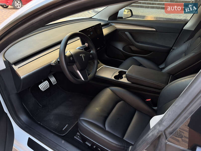 Седан Tesla Model 3 2022 в Измаиле