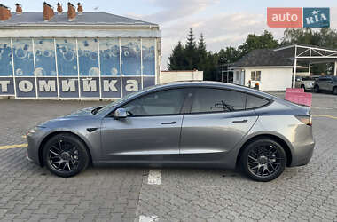 Седан Tesla Model 3 2024 в 