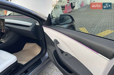Седан Tesla Model 3 2024 в 