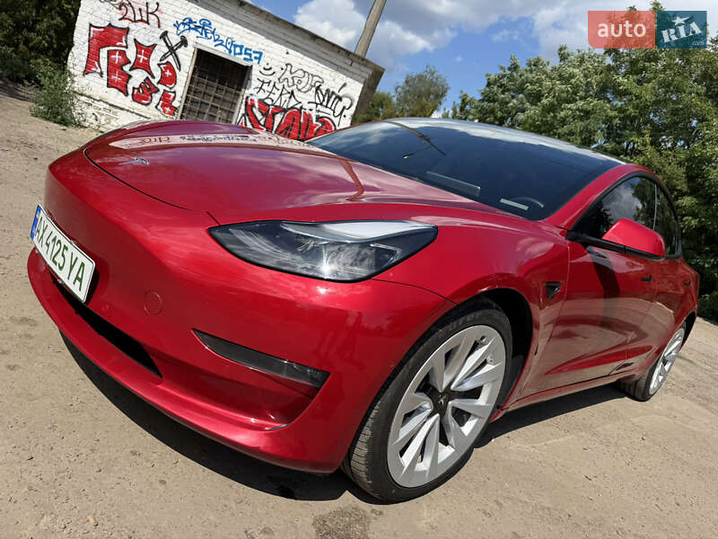 Седан Tesla Model 3 2022 в 
