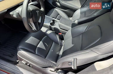 Седан Tesla Model 3 2022 в 