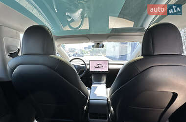 Седан Tesla Model 3 2022 в 