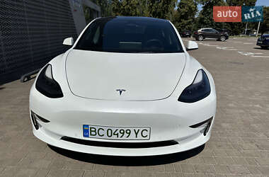 Седан Tesla Model 3 2022 в 