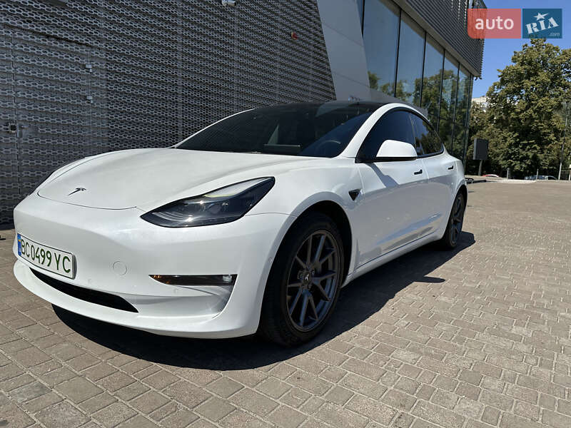 Седан Tesla Model 3 2022 в Львові