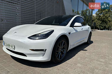Седан Tesla Model 3 2022 в 