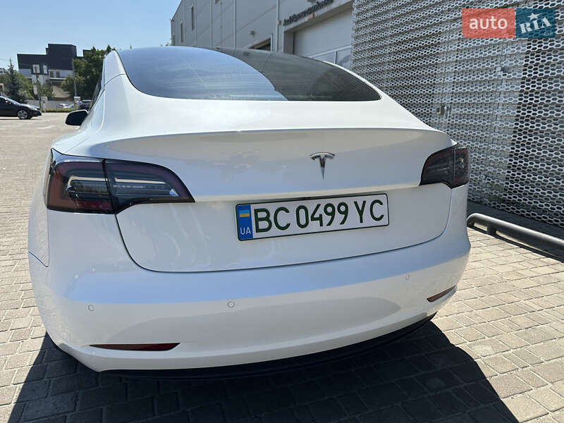Седан Tesla Model 3 2022 в Львові