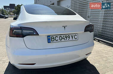 Седан Tesla Model 3 2022 в 