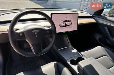 Седан Tesla Model 3 2022 в 