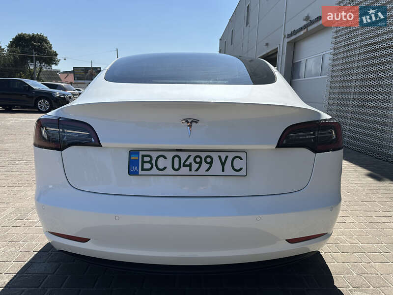 Седан Tesla Model 3 2022 в Львові