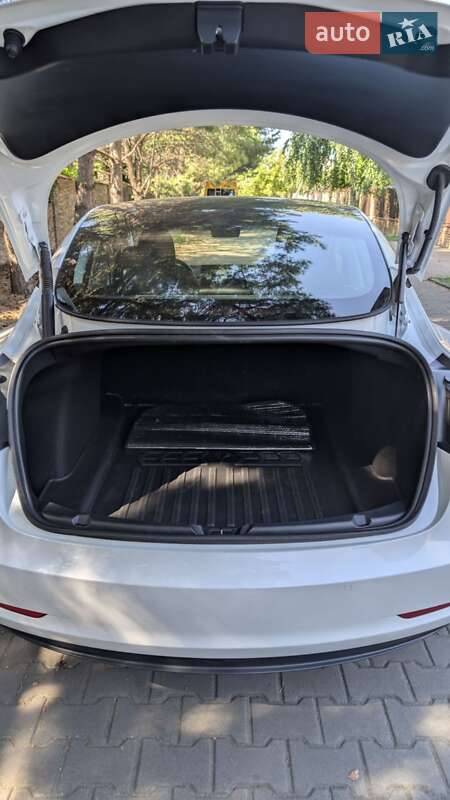 Седан Tesla Model 3 2022 в Луцке фото 4 Седан Tesla Model 3 2022 в Луцке