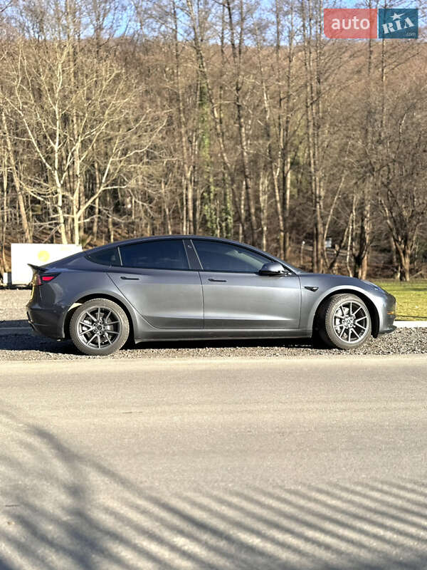 Седан Tesla Model 3 2022 в Ужгороді