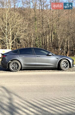 Седан Tesla Model 3 2022 в 