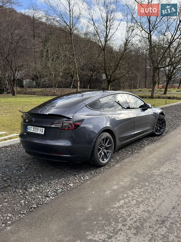 Седан Tesla Model 3 2022 в Ужгороді